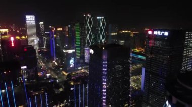 Shenzhen, Çin - aydınlatılmış şehir manzarası, şehir merkezi hava manzaralı gece videosu