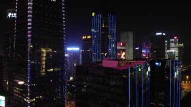 Shenzhen, Çin - aydınlatılmış şehir manzarası, şehir merkezi hava manzaralı gece videosu