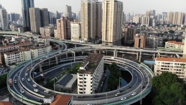 中国广州 围绕钉子屋的交界处无人驾驶航空器日镜头 — 图库视频影像