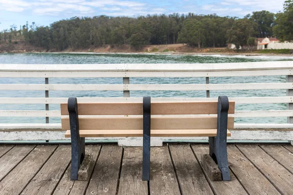A bench in the pier of San Simeon, California, USA — Stock Photo, Image