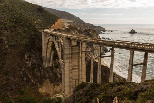 Vistas del Puente Bixby Creek al atardecer en Big Sur, California, EE.UU. . —  Fotos de Stock