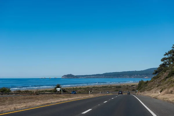 Widoki z autostrady z północno-zachodnim wybrzeżu Kalifornii, Usa — Zdjęcie stockowe