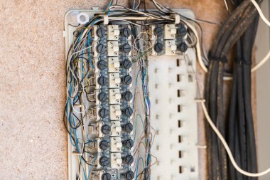 Eski bir elektrik tesisatı Caceres,: Extremadura, Spain içinde kablolama.