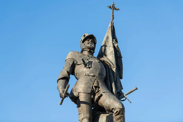 İspanyol fatihi Hernan Cortes heykelinin detay.