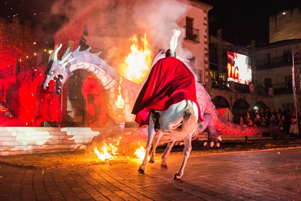 Καύση του Δράκου στην Plaza Mayor επί τη εορτή του Αγίου Γεωργίου. — Φωτογραφία Αρχείου