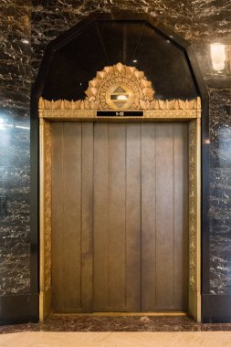 Seattle, Washington, ABD merkezi iş bölgesinde Döviz Binası salonunda Asansör.