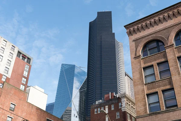 Seattle, Washington, ABD 'de Mark Tower Street ve Columbia Center 'dan görünümler.