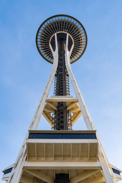 Le sommet de l'aiguille de l'espace vu d'en bas à Seattle — Photo