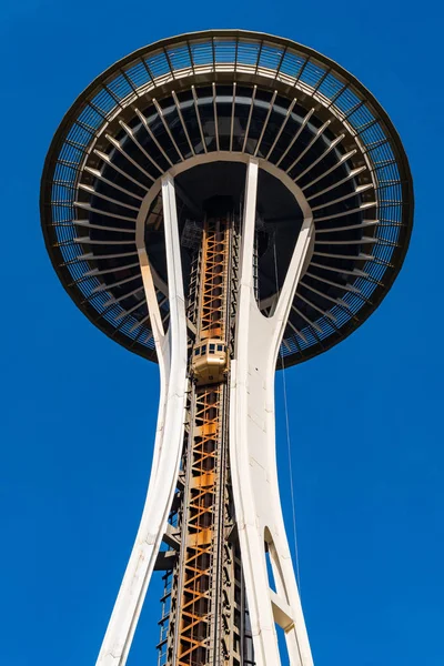 Der Aufzug nach oben auf die Weltraumnadel in Seattle — Stockfoto