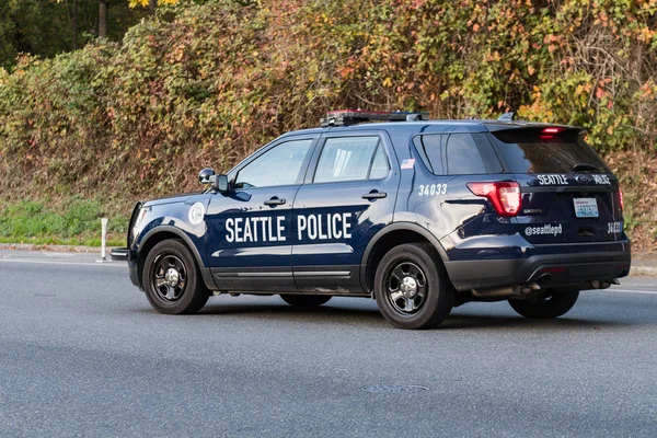 Carro de patrulha da polícia de Seattle no bairro residencial de Delridge — Fotografia de Stock