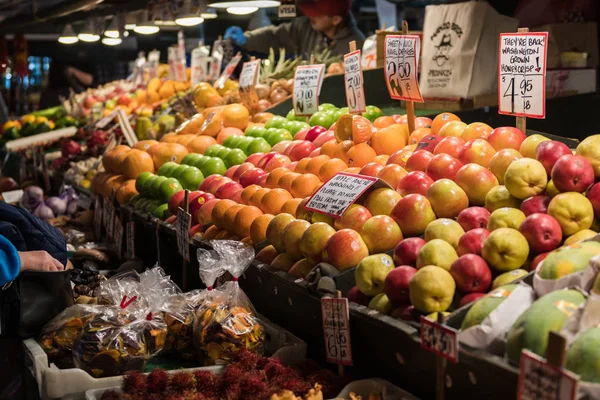 Fruit kraam op Pike Place Market in Seattle — Stockfoto