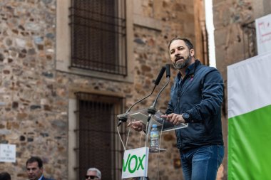 Aşırı sağ parti Vox lideri, Caceres Plaza de San Jorge düzenlenen mitingde yaptığı konuşmada.