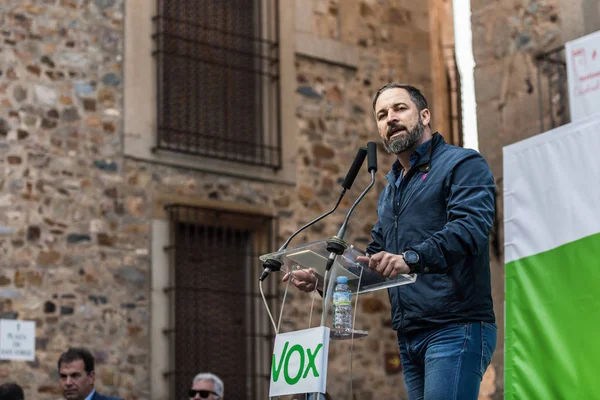 Aşırı sağ parti Vox lideri, Caceres Plaza de San Jorge düzenlenen mitingde yaptığı konuşmada.