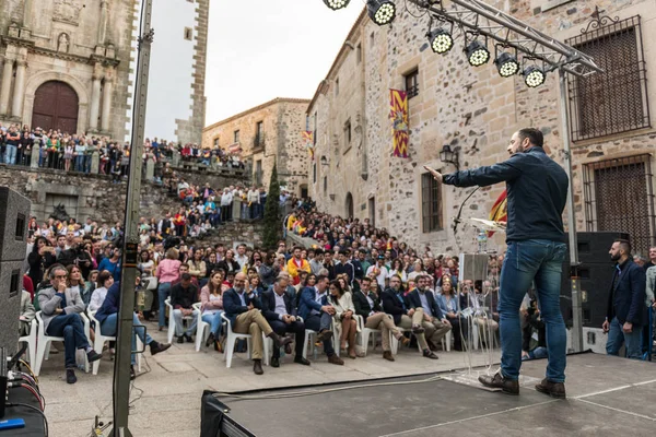 Vůdce krajní pravé strany VOX, během jeho projevu na rally konané v Plaza de San Jorge v Caceres. — Stock fotografie