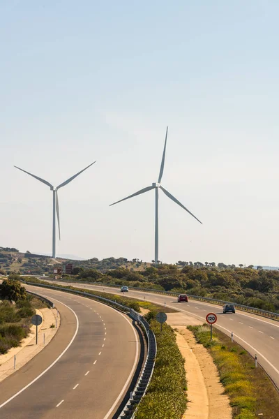 A pair of windmills in the Sierra del Merengue wind farm next to the Ruta de la Plata highway passing through Plasencia. — Stock Photo, Image