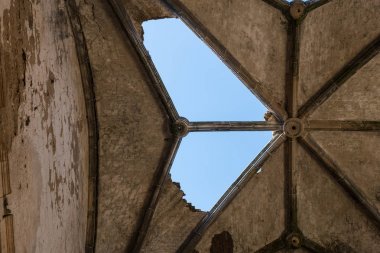 San Antonio de Padua, Garrovillas de Alconetar terk manastırGotik tonoz bozulması