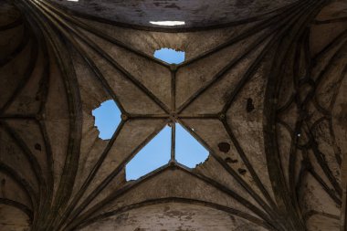 San Antonio de Padua terk edilmiş manastırının kasaları, 15.