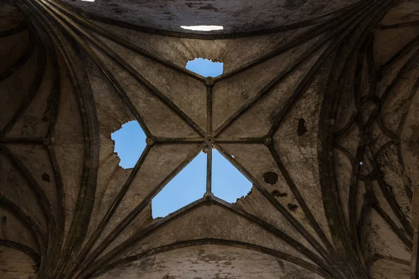 San Antonio de Padua terk edilmiş manastırının kasaları, 15.