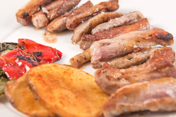 Patates ve ızgara sebze ile İspanyol Iberico domuz kesilmiş Izgara Secreto