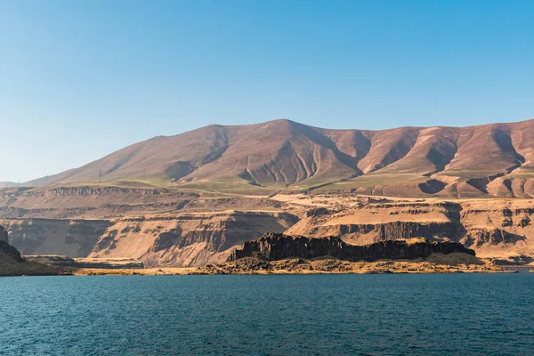 Utsikt över Washington State sidan av Columbia River som gränsar till delstaten Oregon — Stockfoto