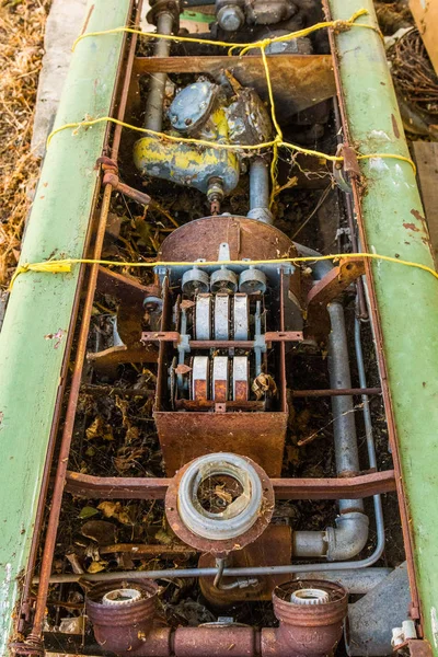 玛丽希尔加油站废弃燃油泵内部机制的细节 — 图库照片