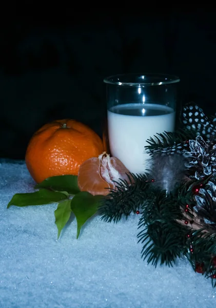 Verre Lait Aux Mandarines Feuille Verte — Photo