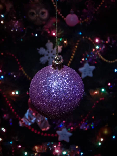 Bola Brilho Árvore Natal — Fotografia de Stock