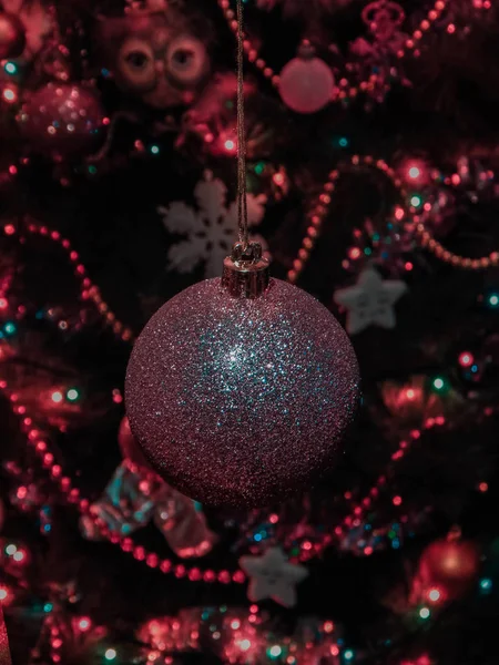 Boule Noël Sur Sapin Avec Guirlande — Photo