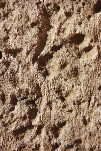 Brauner Stein oder mit Rissen und gemusterter Wand eine Textur — Stockfoto
