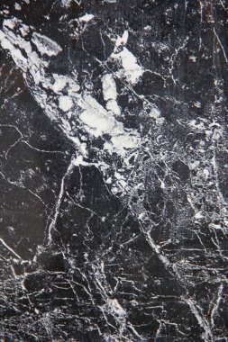 beyaz lekeler ve desenler ile siyah bir mermer veya kiremit doku