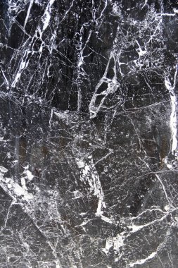 beyaz lekeler ve desenler ile siyah bir mermer veya kiremit doku