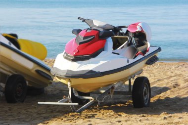 mavi deniz bir arka plan üzerinde deniz motosiklet jetski scooter