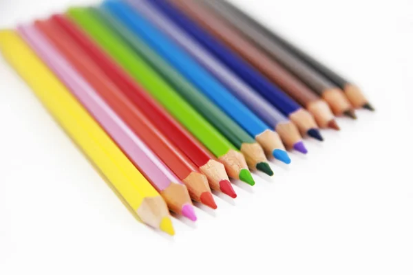 Crayons en bois colorés pour le dessin sur fond blanc — Photo