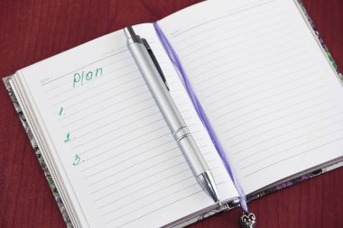 Beyaz sayfalar ve kalem, penster ile iş ve notlar için not defteri