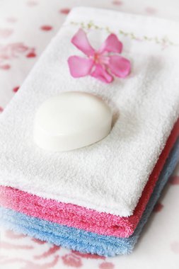 banyo için çok renkli pamuk beyaz mavi pembe banyo havluları