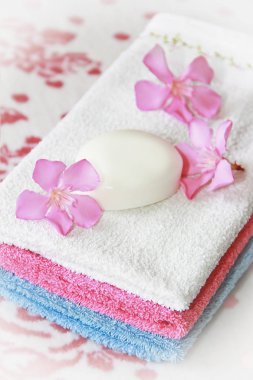 banyo için çok renkli pamuk beyaz mavi pembe banyo havluları