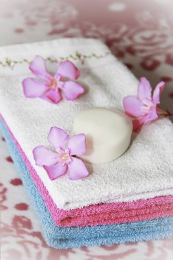 banyo için çok renkli pamuk beyaz mavi pembe banyo havluları