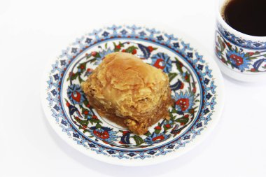 geleneksel doğu türk tatlılık baklava ve kahve fincan