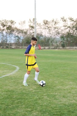 Antalya, Türkiye. 25 Aralık 2018. Açık bir stadyumda futbolcular için bir oturum eğitimi 