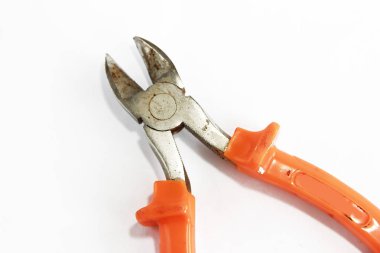 eski paslı pliers araçları, turuncu saplı metal kesme pliers