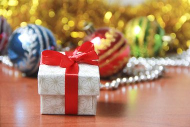 noel dekor ea yeni yıl tatili kırmızı yay ile hediye kutusu