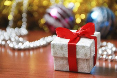 noel dekor ea yeni yıl tatili kırmızı yay ile hediye kutusu