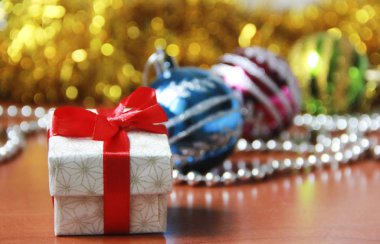 noel dekor ea yeni yıl tatili kırmızı yay ile hediye kutusu