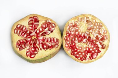 tahıllar ile doğal pembe nar yuvarlak dilimleri
