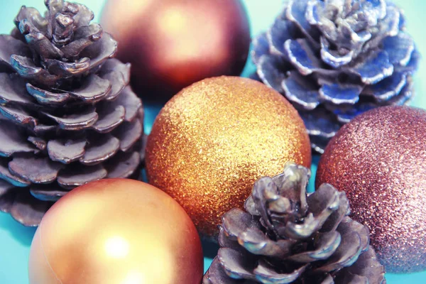 Navidad Juguetes Multicolores Bolas Conos Árbol Para Año Nuevo Unas — Foto de Stock