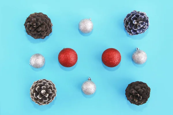 Navidad Juguetes Multicolores Bolas Conos Árbol Para Año Nuevo Unas — Foto de Stock