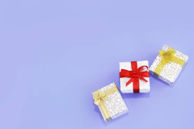 sürpriz için beyaz hediye dekoratif tasarım kutuları