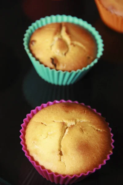 Magdalenas Galletas Horneadas Con Pasas Moldes Multicolores Silicona — Foto de Stock