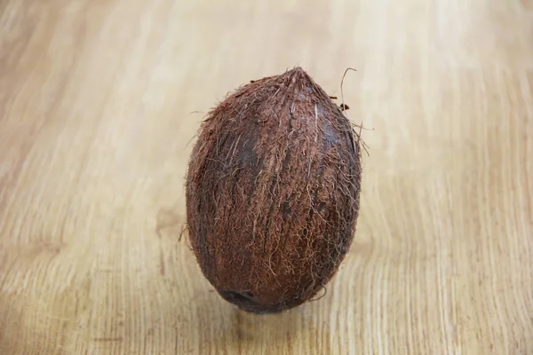 Fruto Coco Duro Marrom Natural Madeira Contexto — Fotografia de Stock