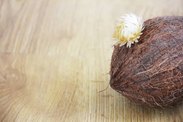 Fruto Coco Duro Marrom Natural Madeira Contexto — Fotografia de Stock